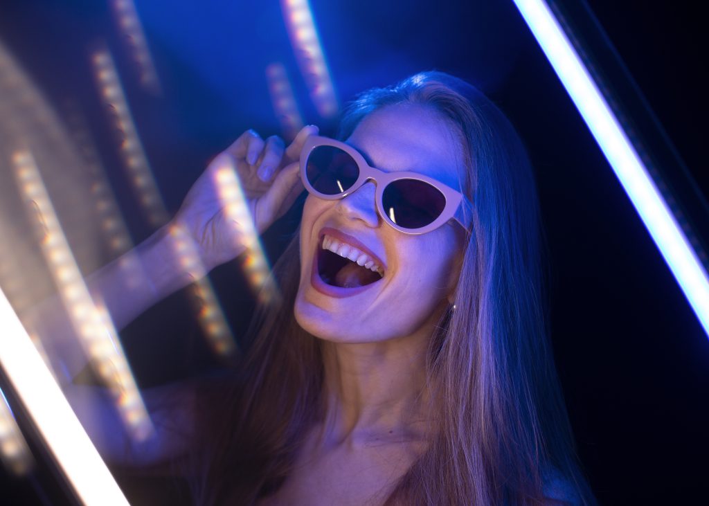 Ekskluzywny klub nocny w Krakowie? Sprawdź, co łączy go z nowoczesną okulistyką.

