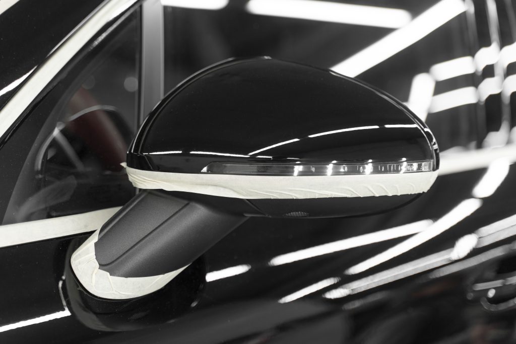 zbliżenie na lśniące auto - powłoka ceramiczna trójmiasto