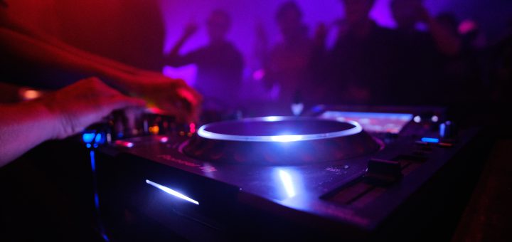 Nowoczesna okulistyka i ekskluzywny klub nocny – zaskakujące połączenie z Krakowa.