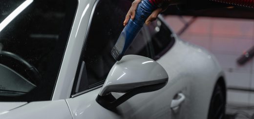 Auto detailing w Gdańsku – dokładne czyszczenie kokpitu i odświeżenie wnętrza auta po sezonie zimowym.